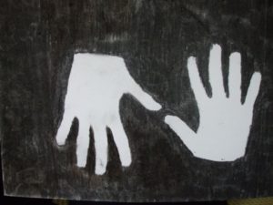 Maos em negativo 2012 81 11