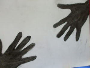 Maos em negativo 2012 81 14