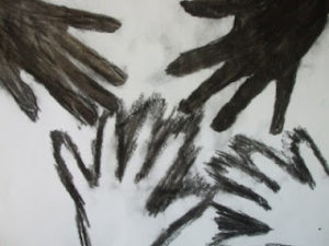 Maos em negativo 2012 81 26